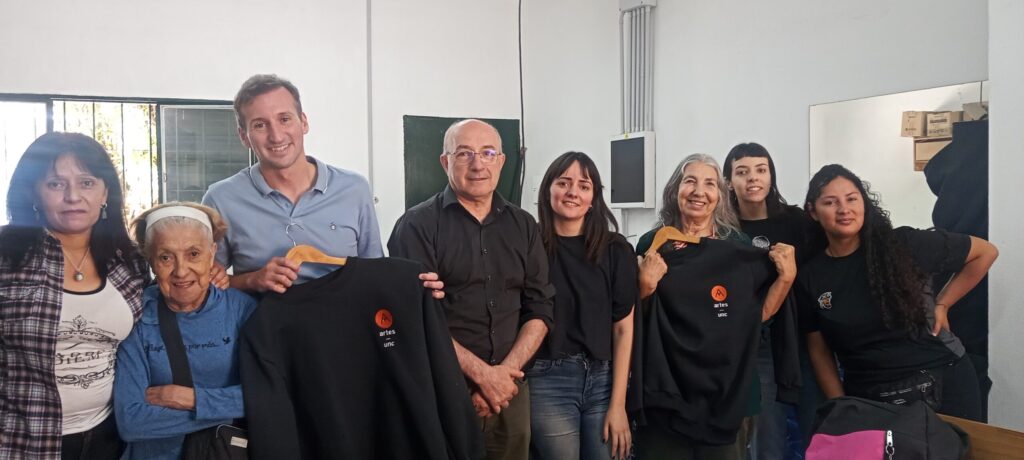 La Facultad de Artes visitó la Mutual Carlos Mugica